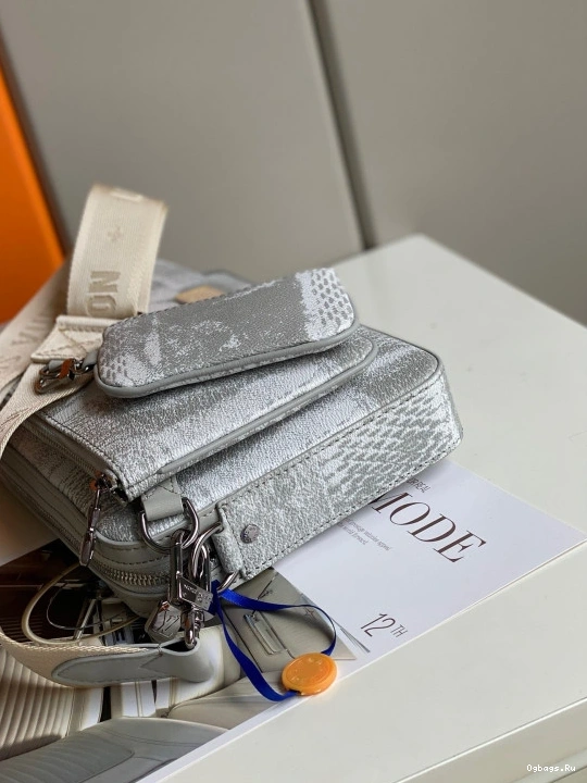 VUITTON TRIO MESSENGER LOUIS 0414